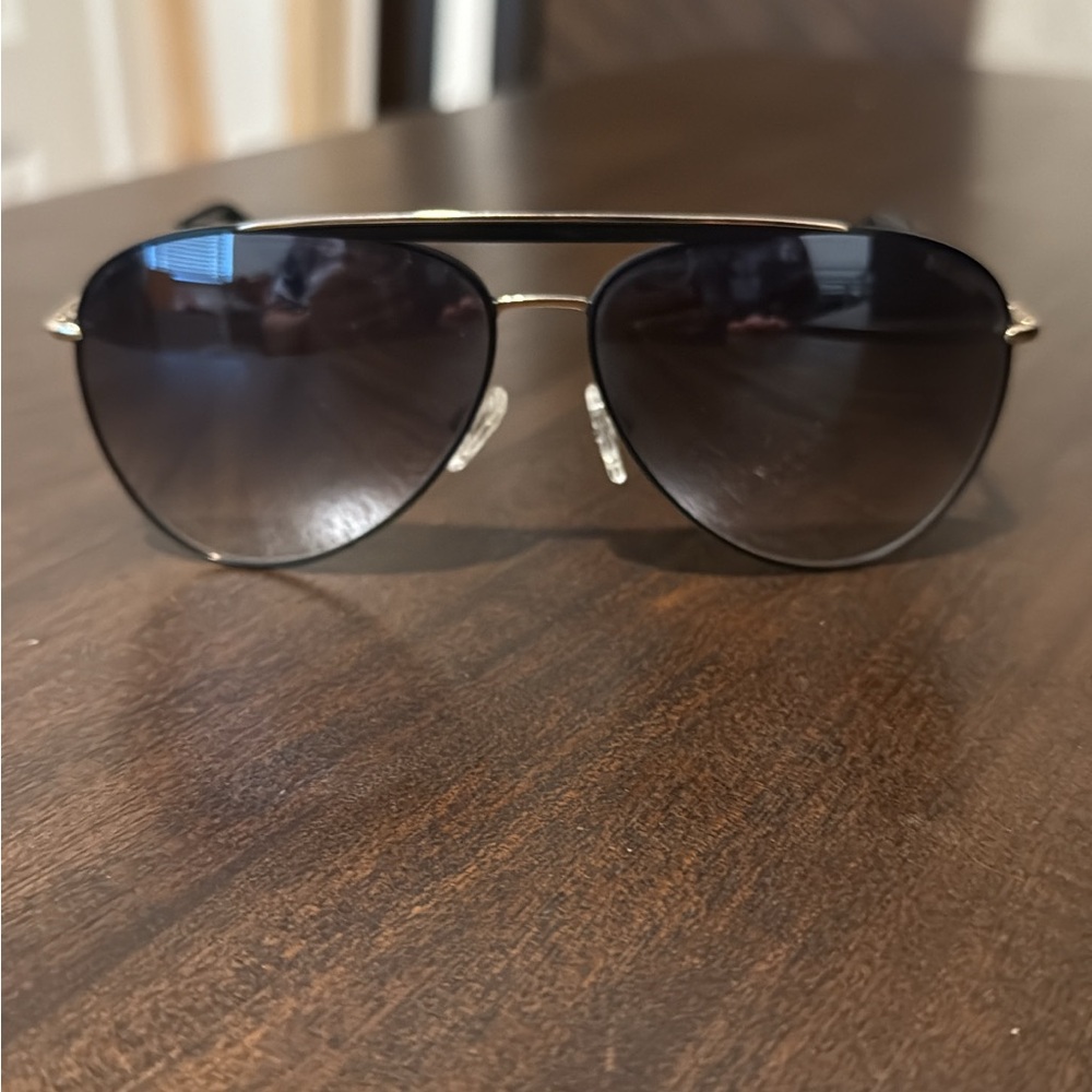 Stylish Black Aviator Sunglasses